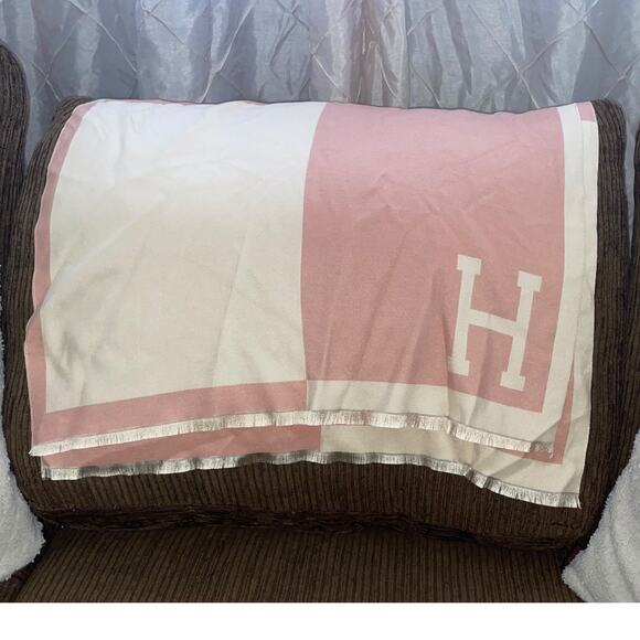 HERMES Pink Cream Extra Large Scarf /Throw - Picture 2 of 3